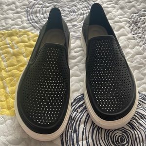 Croc slip on sneakers size 8 women’s black